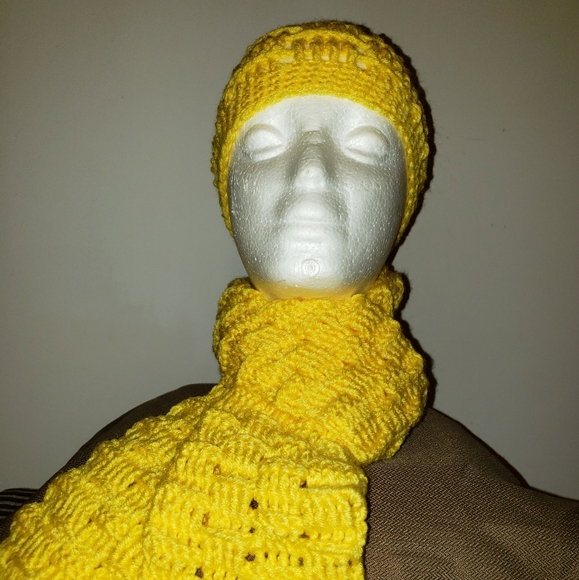 Crochet hat and scarf - Picture 1 of 4